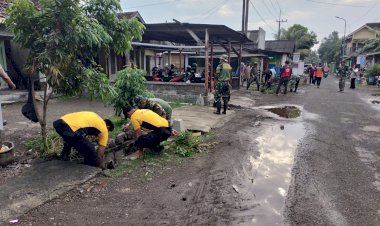 Forkopimka-Krembung-Ajak-Warga-Kerja-Bakti-Antisipasi-Dampak-Cuaca-Ekstrem